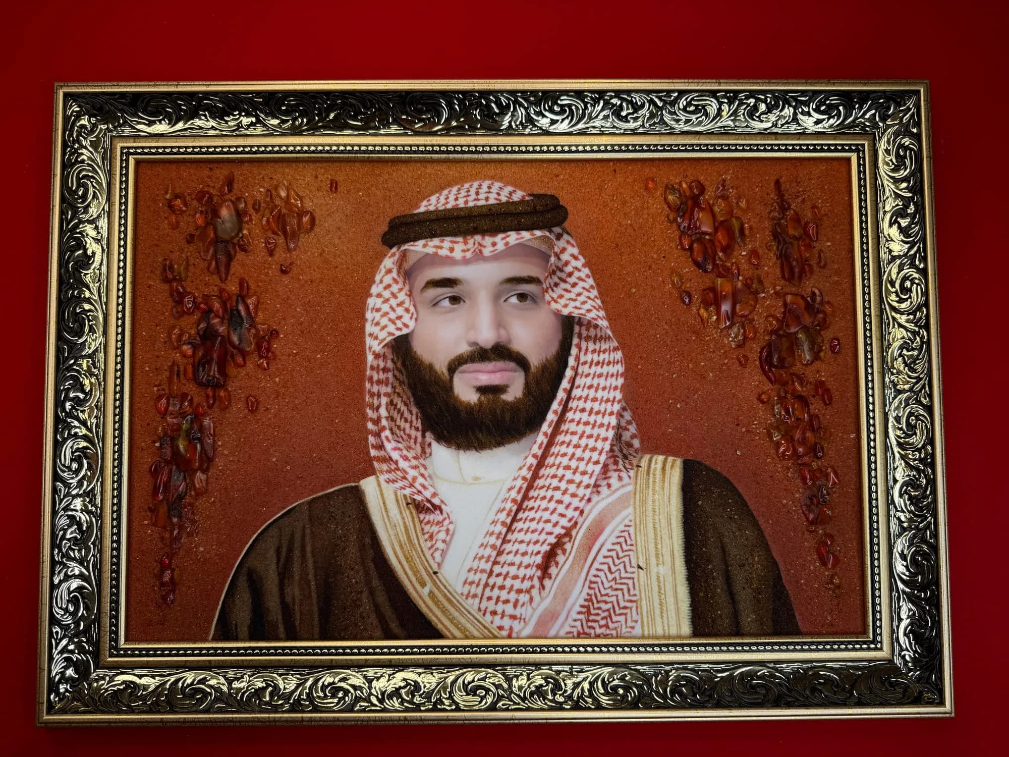 لوحة كهرمان ملكية لولي العهد الأمير محمد بن سلمان - 1