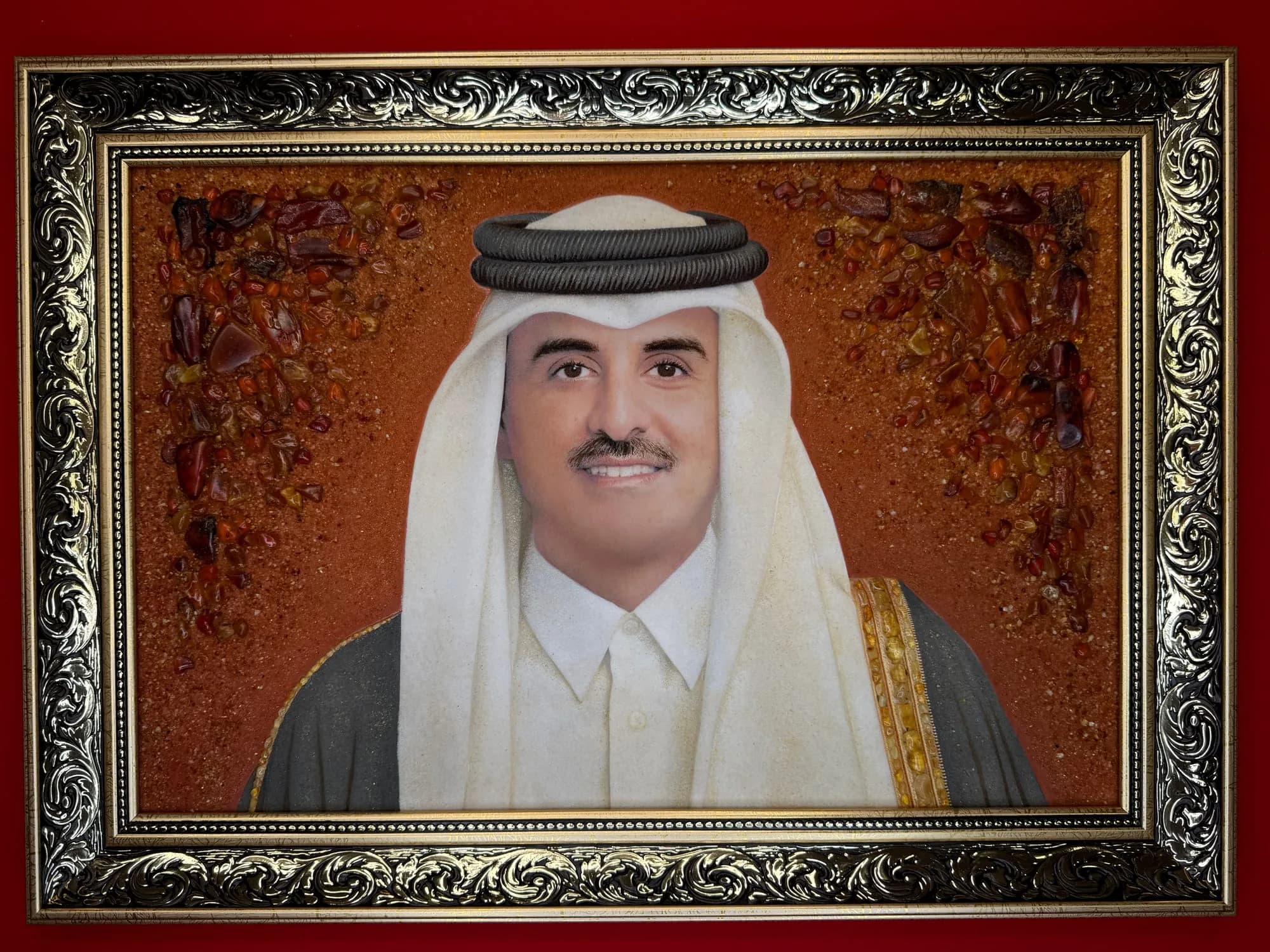 لوحة كهرمان ملكية للشيخ تميم بن حمد آل ثاني، أمير قطر - 1