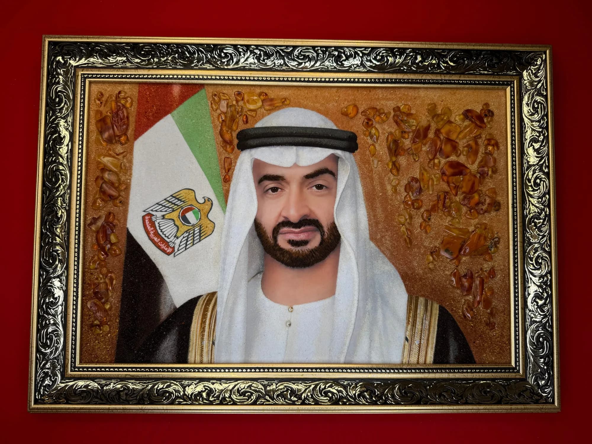 لوحة كهرمان ملكية للشيخ محمد بن زايد آل نهيان، رئيس الإمارات - 1